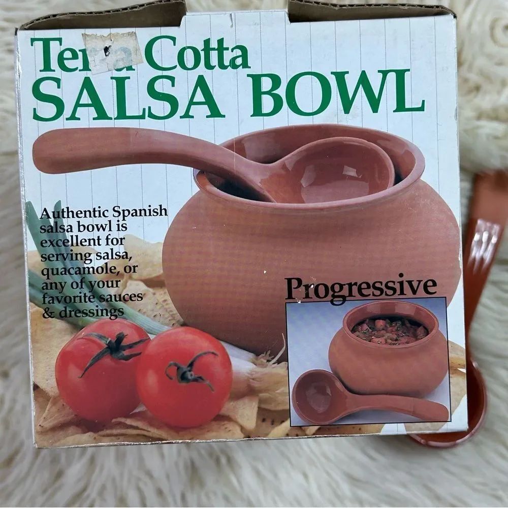 Rustic Terracotta Pot with Ladle - Picture 7 of 7